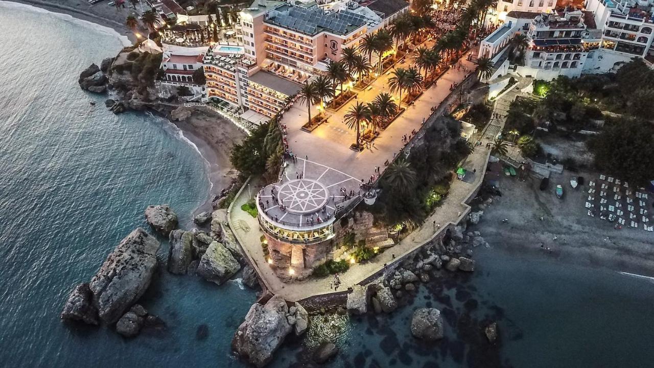 Beach Villa ,Nerja, Seaview, Pool, 3 Bedrooms, Huge Terrace And Garden Eksteriør billede